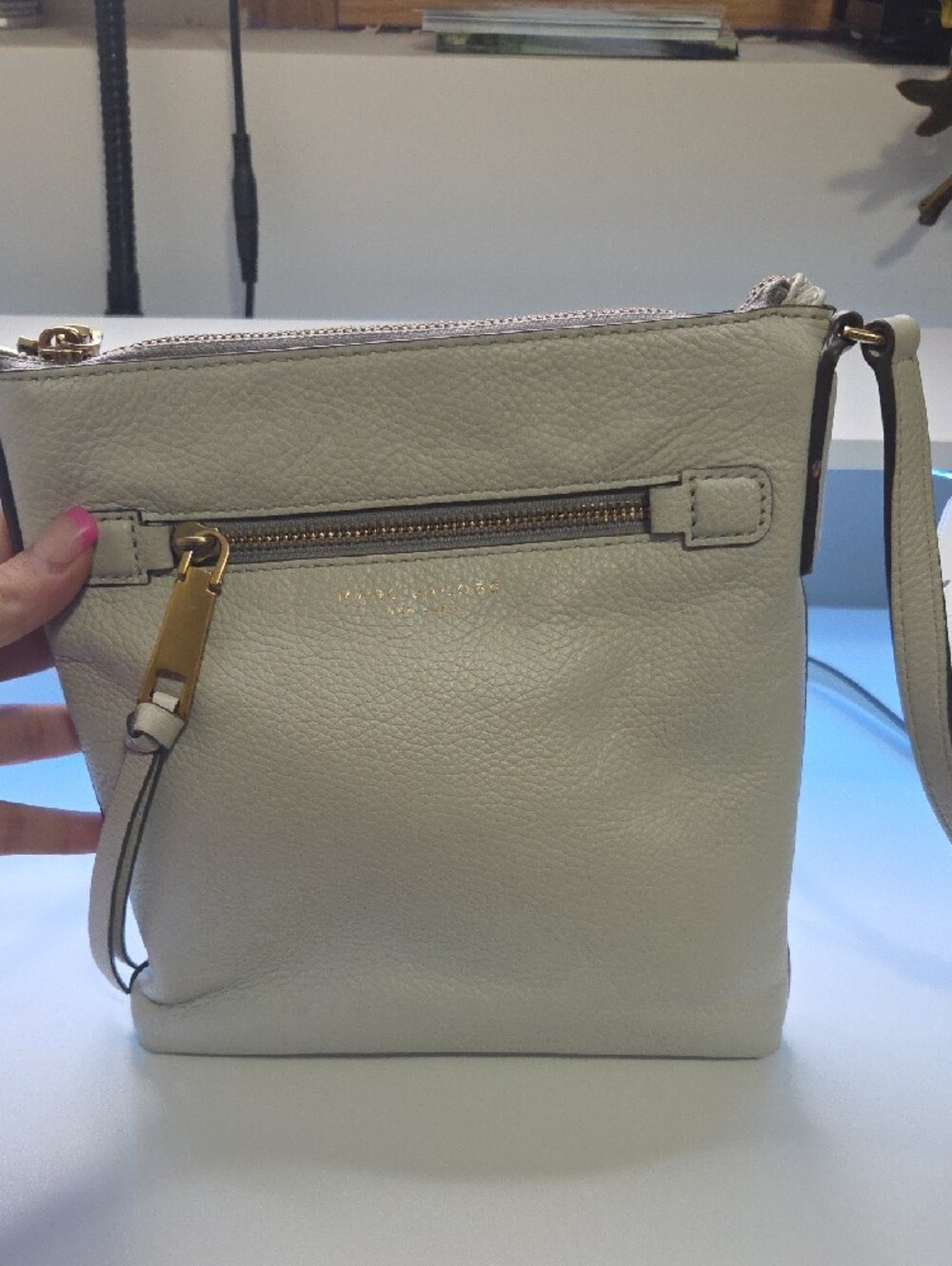 Marc Jacobs Gotham Flat Cream Pebbled Leather Crossbody with Gold Hardware - Picture 2 of 9